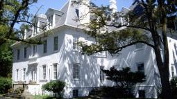 Photo of the corner of Clermont Manor