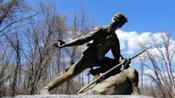 Monument depicting Rogers' Rangers at Rogers Island Visitor Center