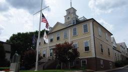 Building with a marker dedicated to the first colonial navy