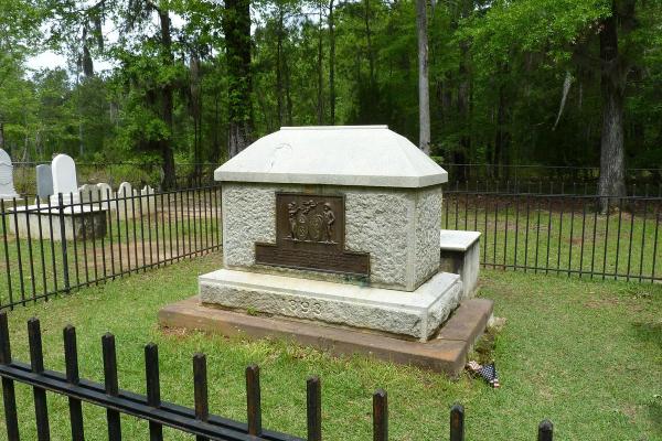 Image of Francis Marion grave site on Belle Island Plantation Cemetery