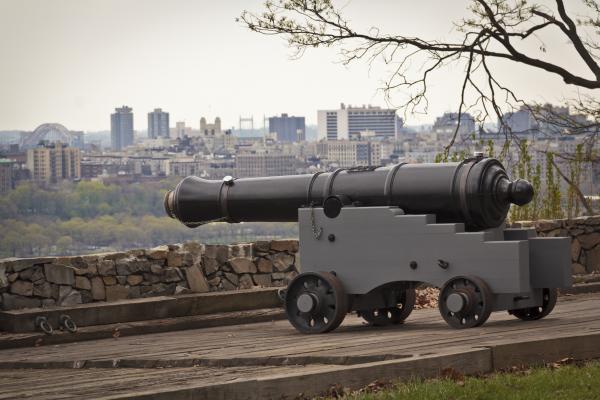 Cannon at Fort Lee taken by AnnaAM (Flickr)