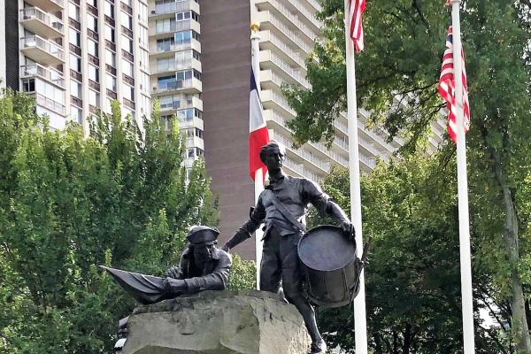 Monument dedicated to the evacuation of Fort Lee
