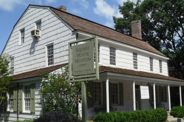 Photograph of the facade of the Square House Museum by Doug Kerr