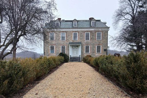 Front yard of the Van Cortlandt Mansion photographed by Ryan Ng