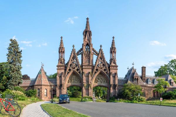 Front gate of the Green Wood Cemetery