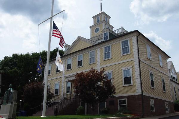 Building with a marker dedicated to the first colonial navy