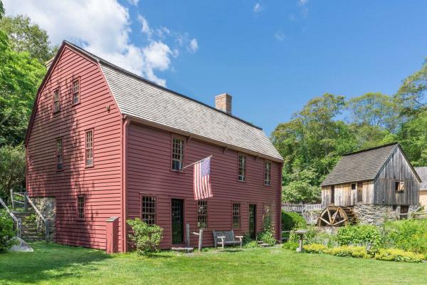 18th century home painted red that was the birthplace of famed artist Gilbert Stuart