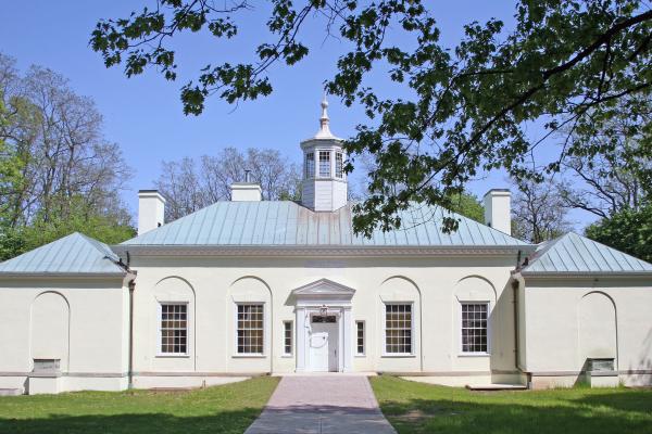 The front facade of the Washington's Headquarters Museum