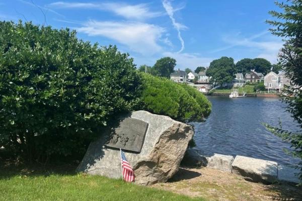 Bronze marker on boulder to commemorate spot of the burning of the Gaspee