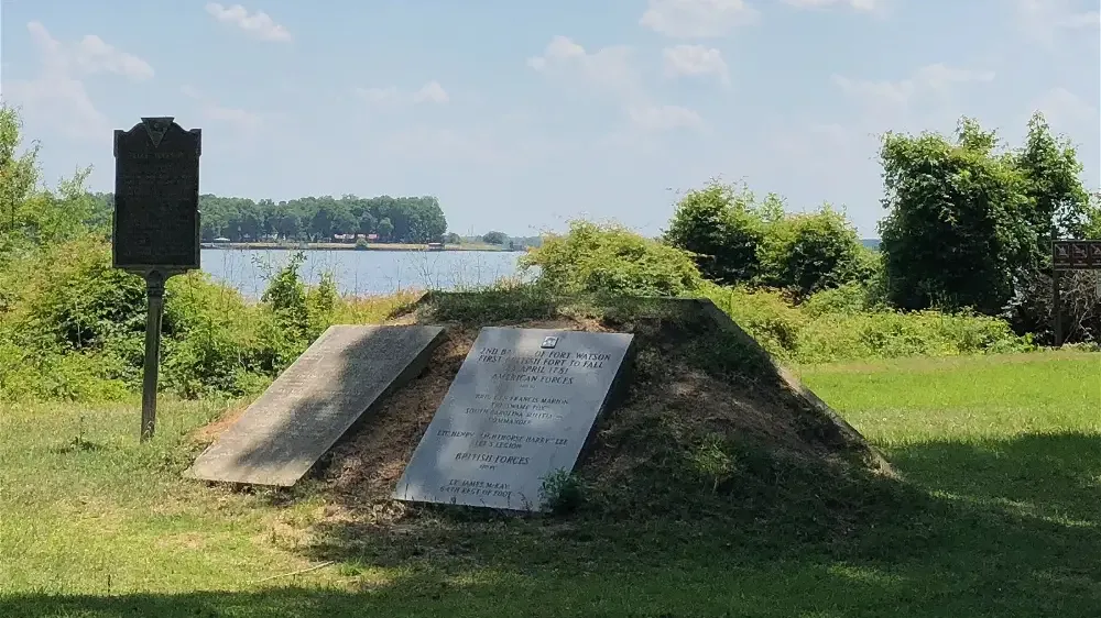 Shape of the state of South Carolina with red dot showing the location of Fort Watson