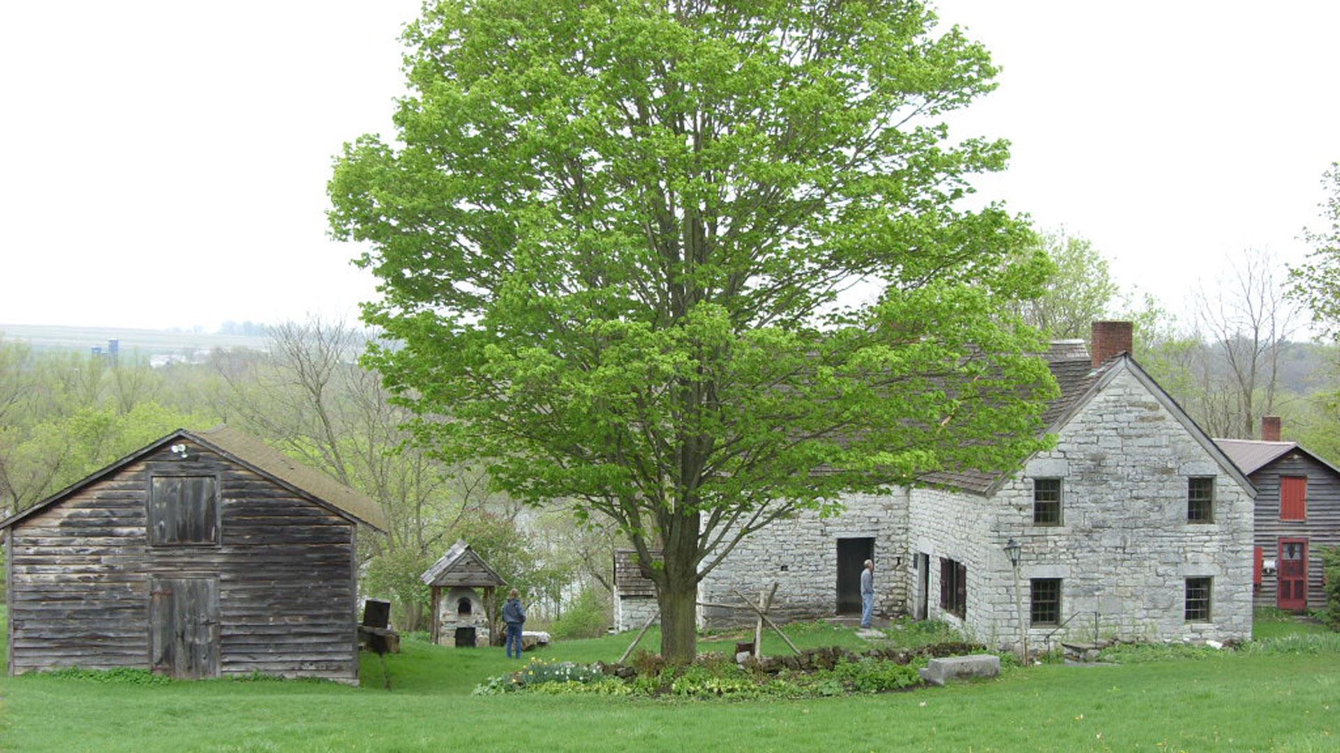 Picture displaying the entirety of Fort Klock in NY