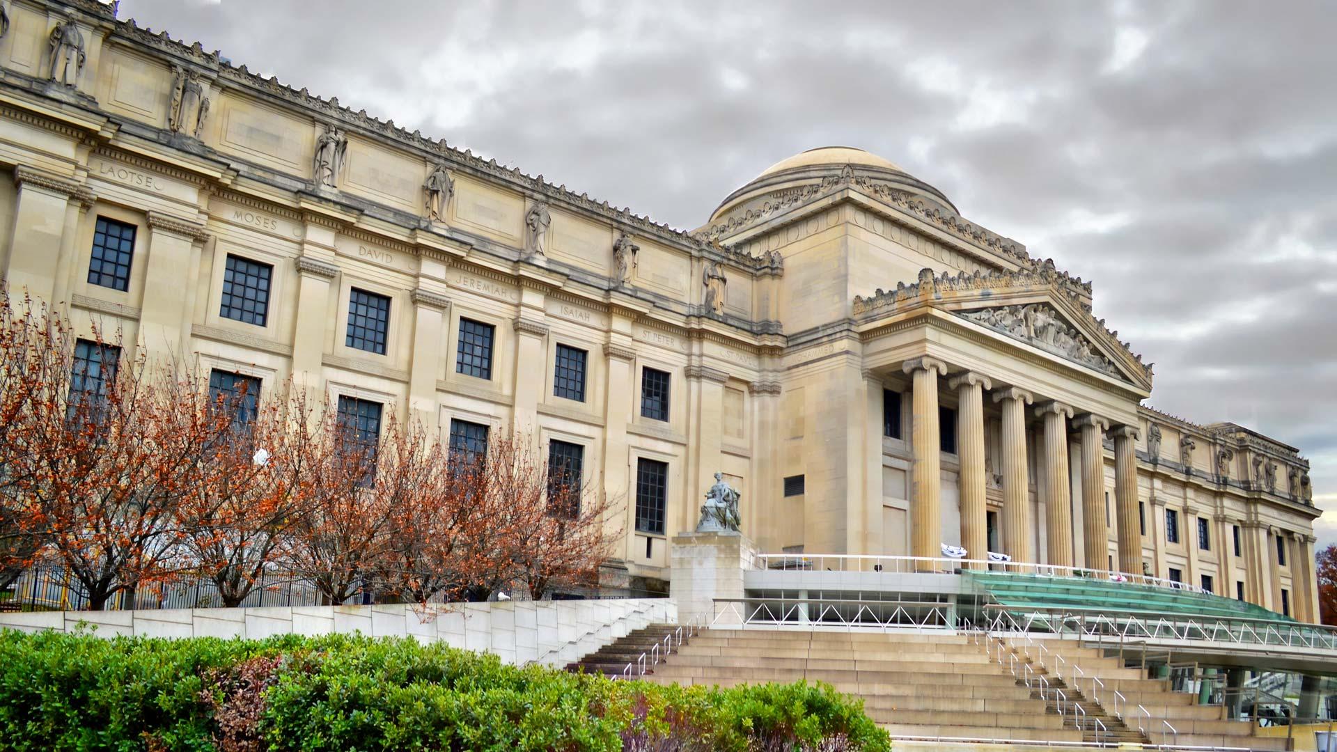 Photograph of the front of the Brooklyn Museum