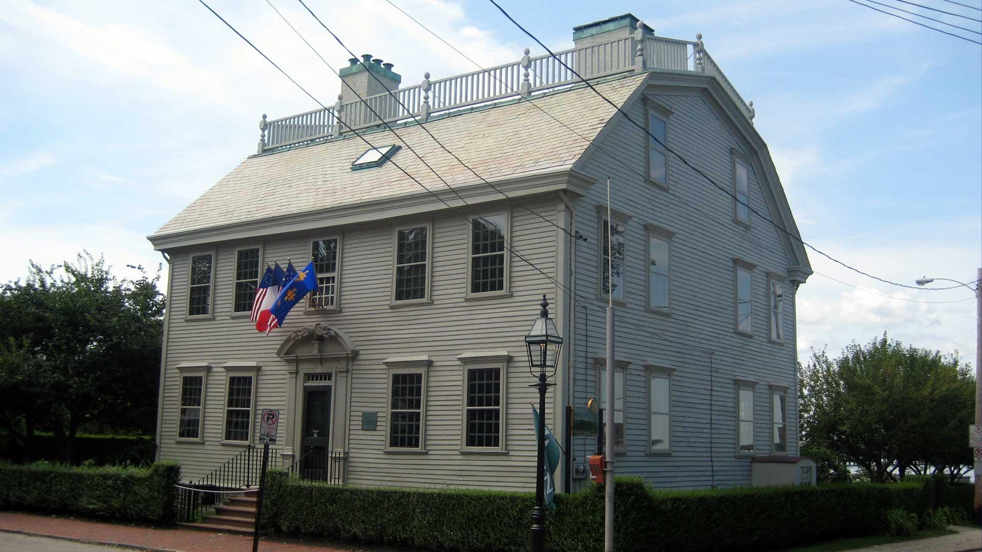 Front of the Hunter House in Rhode Island
