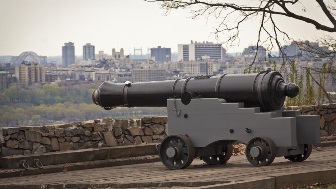 Cannon at Fort Lee taken by AnnaAM (Flickr)