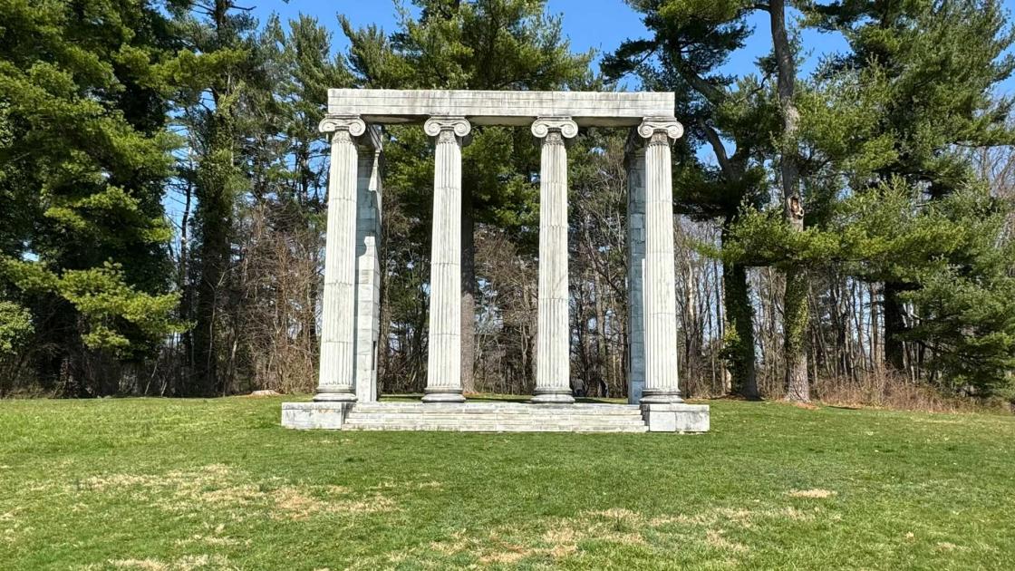 Colonnade & Gravesite at the Princeton Battlefield