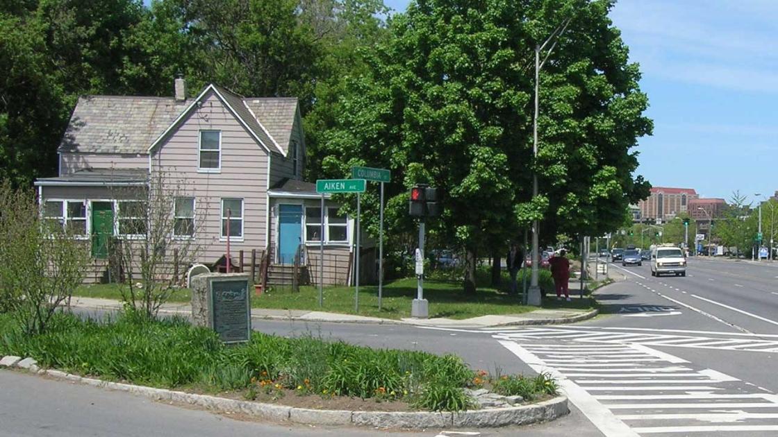 Knox Trail Marker 23 (Rensselaer)