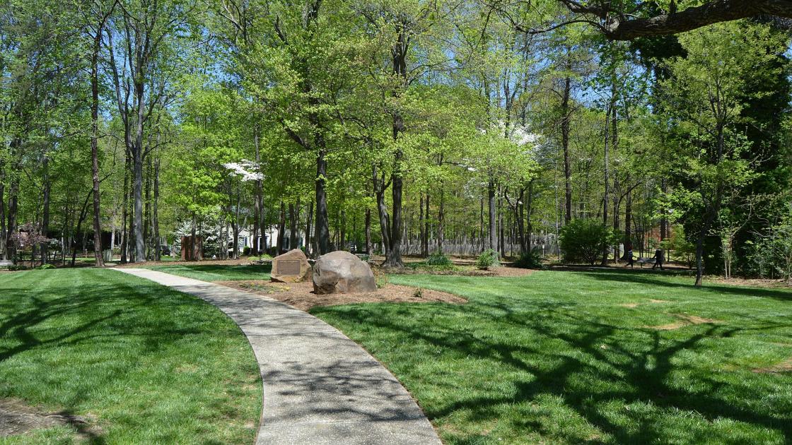 Tanger Bicentennial Gardens Dr. David Caldwell Monument (Wikimedia Commons)