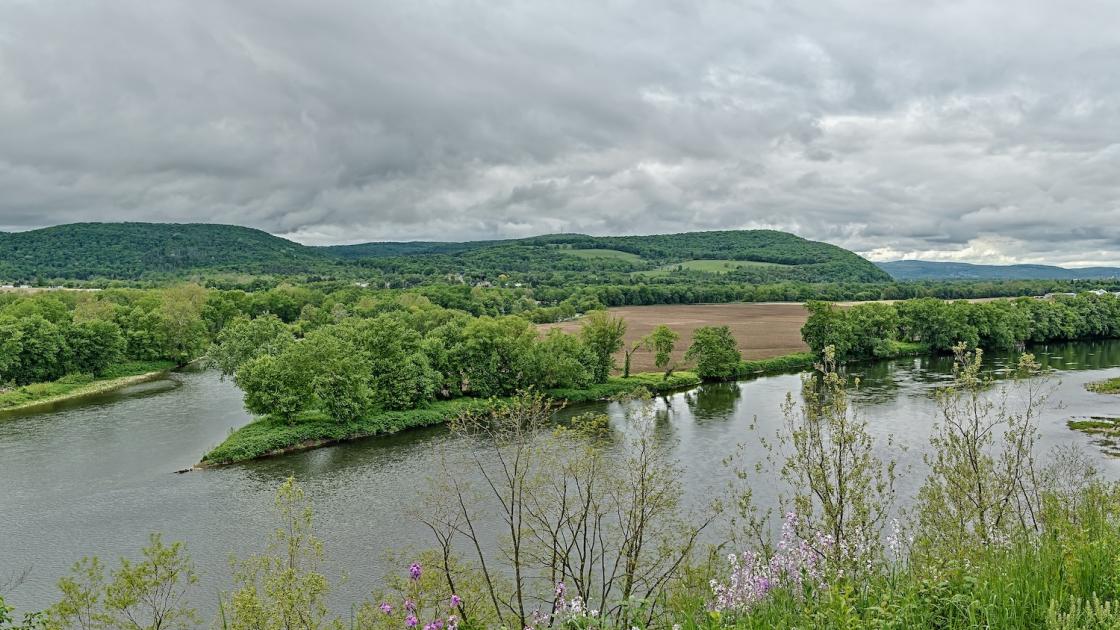 Newtown Queen Esters River Overlook