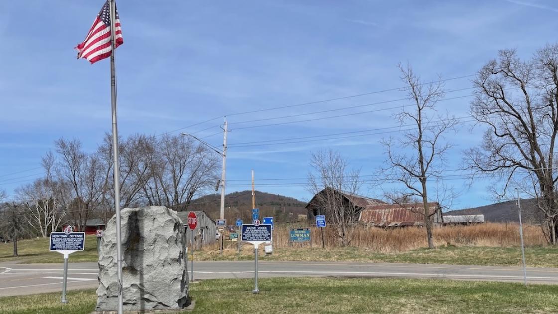 Facing toward Lowman sign at Newtown (Continental Line Advantage)