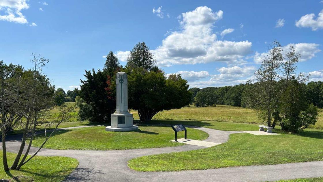 Photograph of the Unknown Soldiers Monument Saratoga
