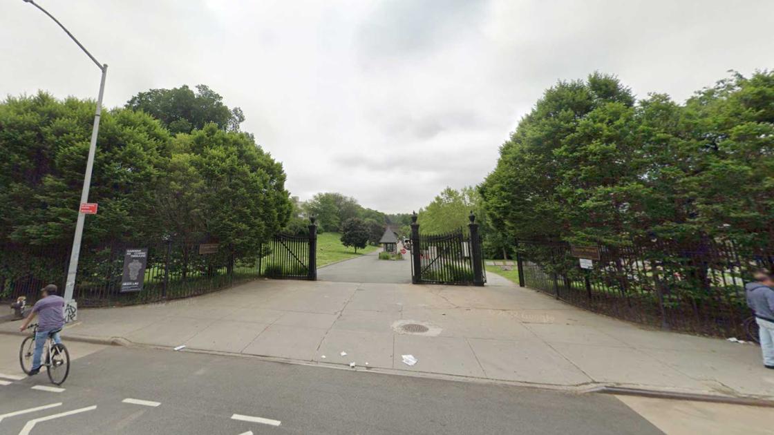 Google Maps image of the Green Wood Cemetery Gate